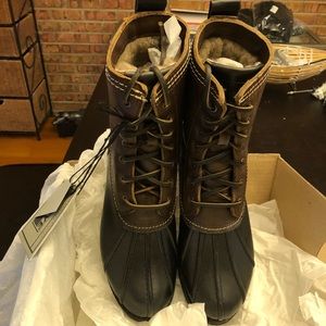 Frye Veronica Duck Boot New with defect $398